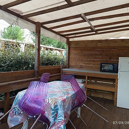 Vacances Familiales Dans Camping Avec Piscine Фрежюс Экстерьер фото