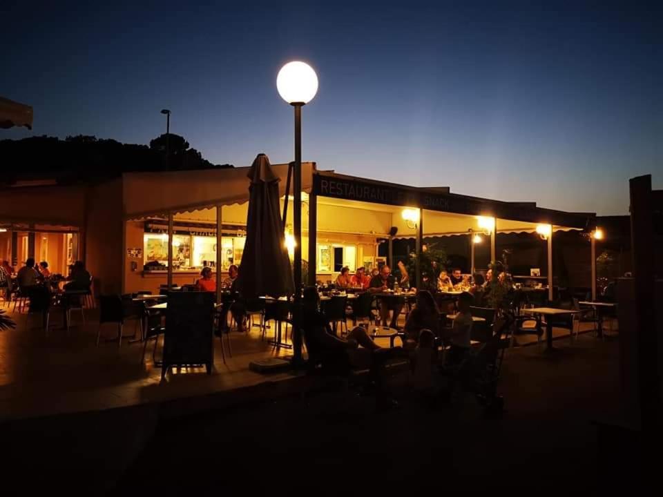 Vacances Familiales Dans Camping Avec Piscine Фрежюс Экстерьер фото